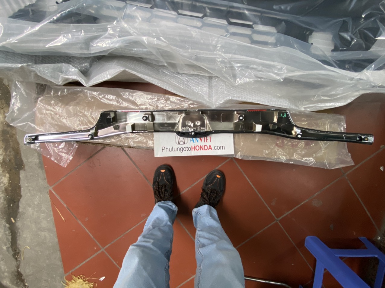 Ốp đèn soi biển số xe Honda CRV 2016-2017